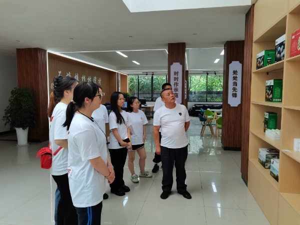 ������W��������ӣ��{���l����ɫ�Ļ�