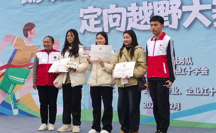 ����������������S