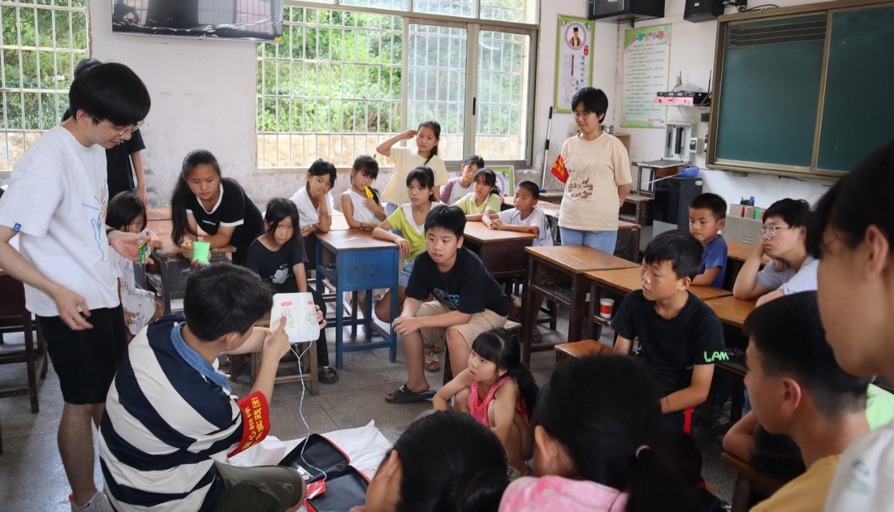 �t��ͯ�Č��`�F���R��h�_չ�����I�ںϡ��������������ĊW��