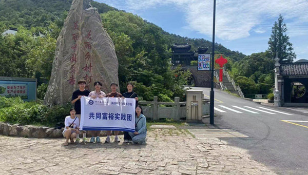 �϶�ˇ����������:һ���泯�󺣱�����