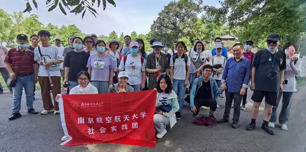 ä�����ף������У� �Ϻ�����ä֮·���F(tu��n)�(du��)��ͨä�˓�������ĵ�·