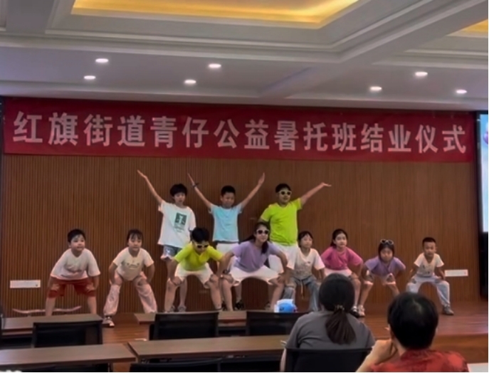 ���Lһ���ġ�����ؓ�����|�t����^�����й������аࡱ�R���ݳ��A�M��Ļ��