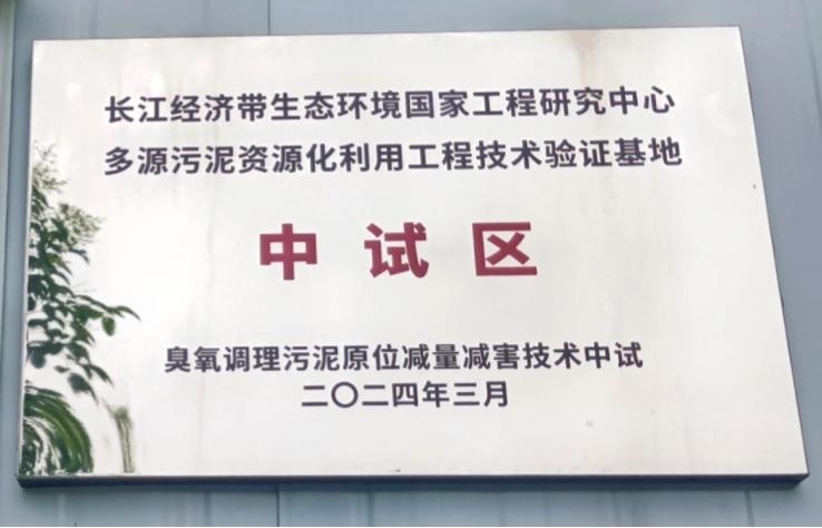 ��ˮ��������Gɫ�L���У���У��������`�F������ˮ�S���^�W��