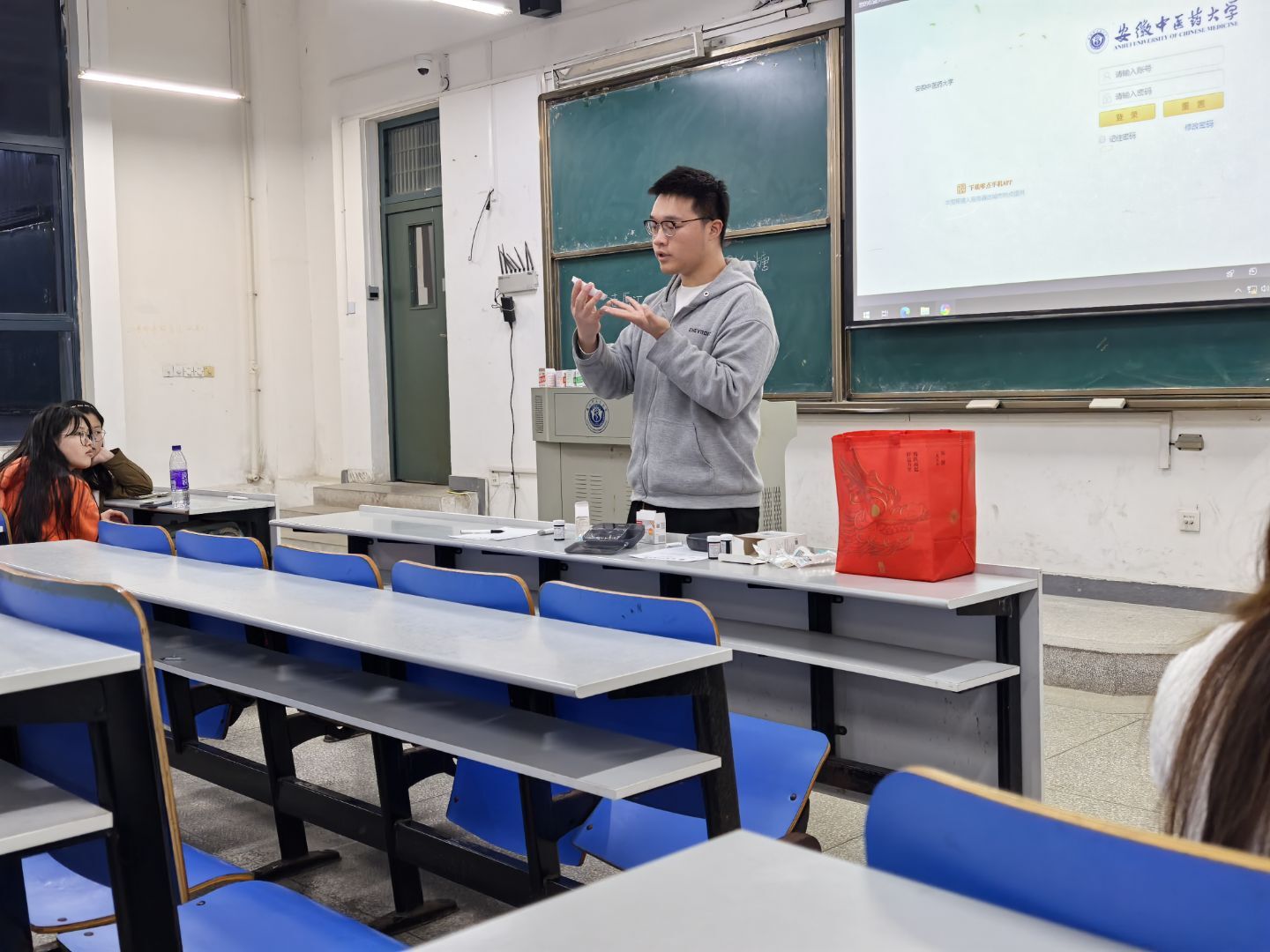 н�����������L(zh��ng) ��(sh��)�`�x�܏�(qi��ng)���� ������W(xu��)���°��t(y��)�W(xu��)�W(xu��)���������_չ�y(c��)Ѫ���ַ���Ӗ(x��n)