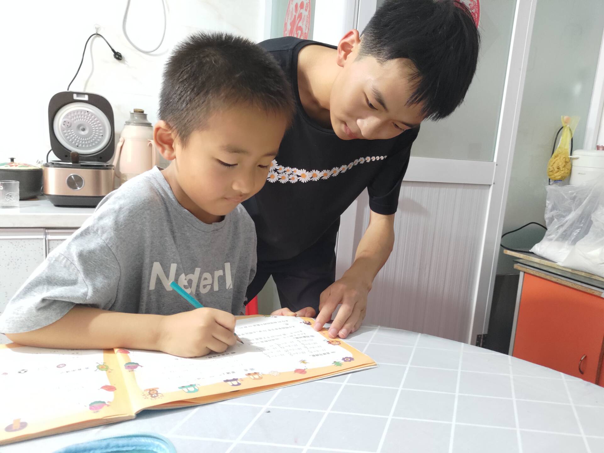 �頿���أ���ůͯ�ġ����Pע���؃�ͯ