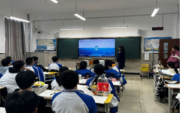 �Ӻ���W�����������v꠸������I�к��mһ���_չ��У���v