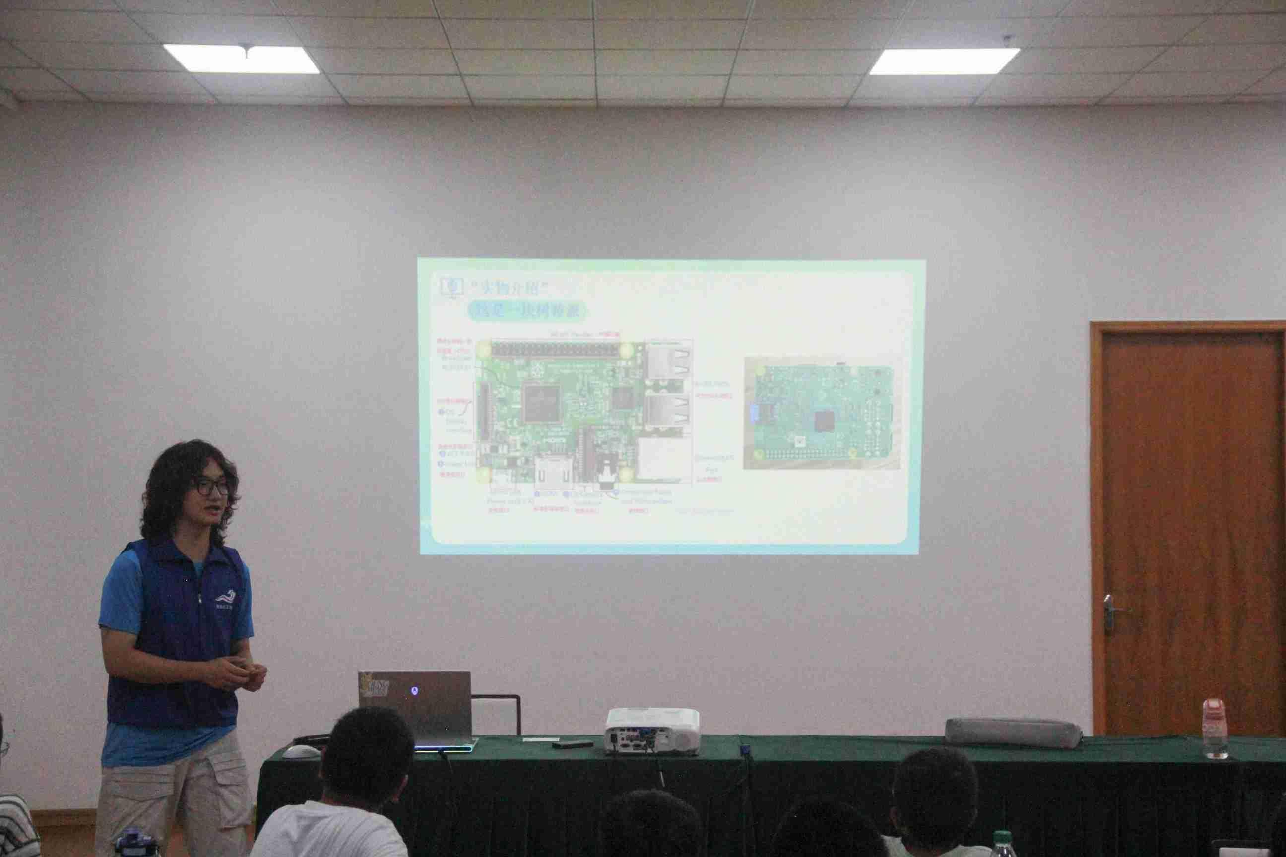 �㽭���̴�W����о�����Ό��`�F��������ɽ���M��_չ�Ƽ����I�lչ������ݮ���c�Cе���w�̌W