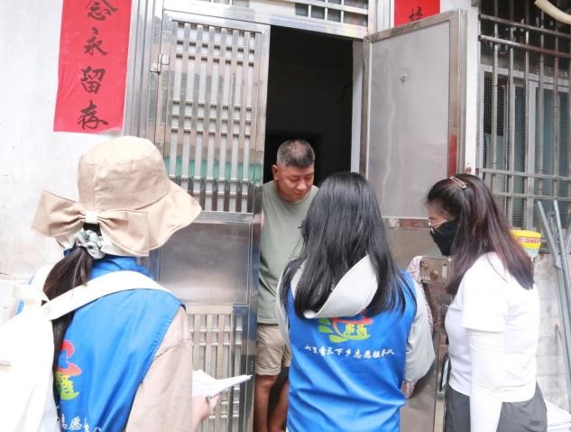 �ӛ�vʷ��׷���tɫ���E