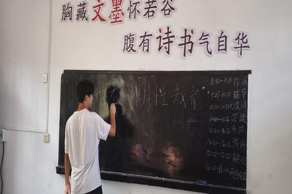 ����������`���ഺ����ͬ�����_չ���ഺ���Խ�������ɫͬ������n��