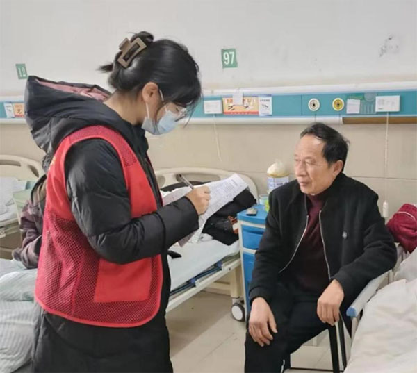 �����t(y��)�W(xu��)Ժ�W(xu��)��ǰ���uꖿh���t(y��)Ժ�M(j��n)�С�����סԺ���������������Ć����{(di��o)��