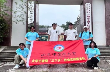 ���z�Ļ����У����ٻ��R�ţ�һչ�L�A