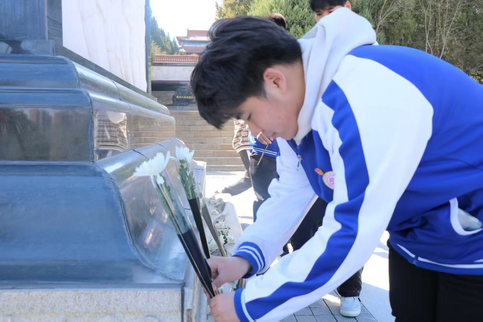 ���Ѹ������ң����мtɫ����