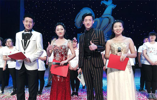 ǰ��·�ϣ��������