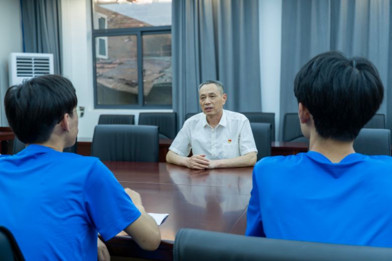 ����������W���Լtɫ���`��P�������ഺ����