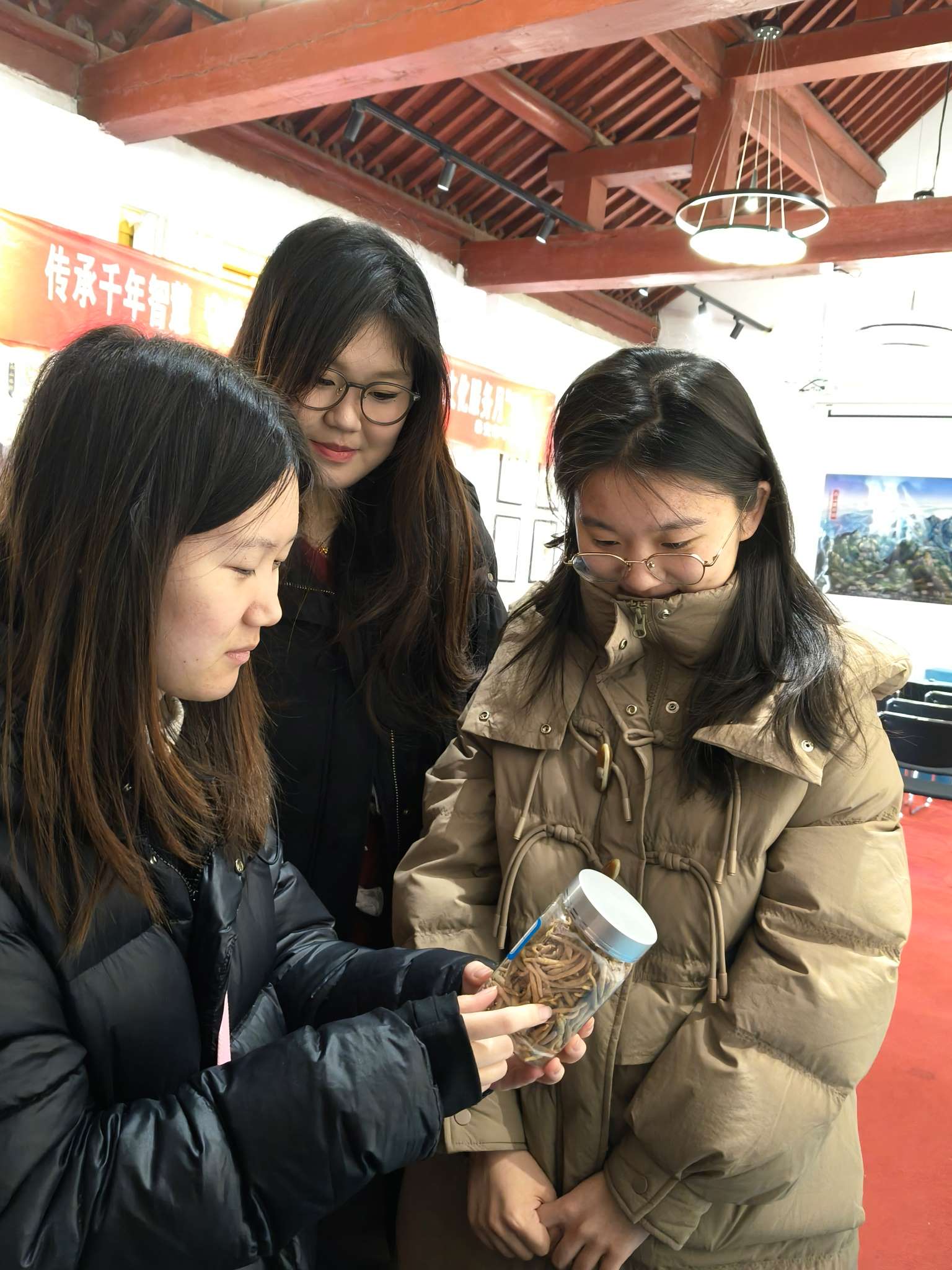 ɽ�|���tˎ��W��������ഺ�С������֌W�ӻ��l���R��̽�����tˎ�l�d֮·