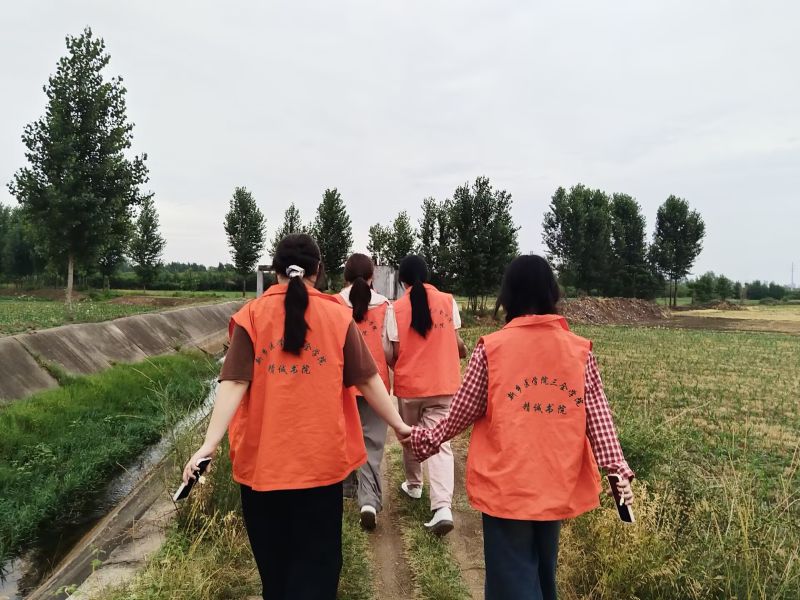 �����������ഺ���r����һ���c�l�����d�����ۡ��ҡ���