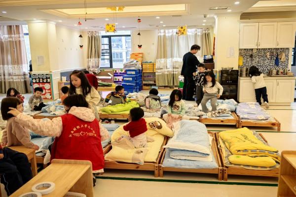 ־�ձ�Է��Ը�c(di��n)ͯ�ġ��� ����ؔ(c��i)��(j��ng)��W(xu��)�x���f(xi��)��(hu��)��ͯ��ͯ���ձ�Է���(d��ng)��������