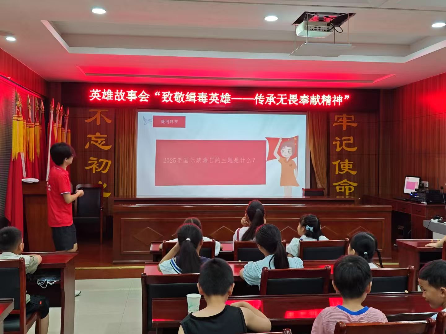 團隊成員為社區小朋友們授課