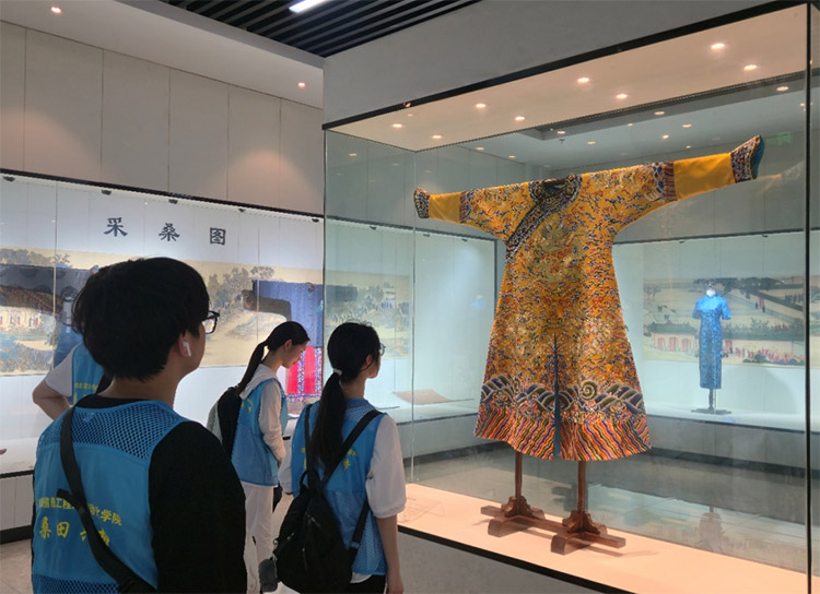 ɣ���ഺ�����У��O����������d