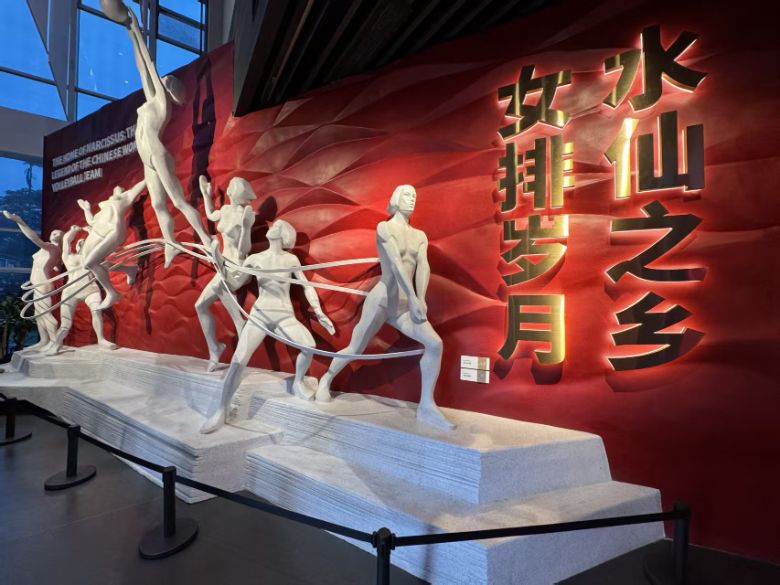 ��ˮ��֮�l����Ů���������࣬�������� ���������߳���·���ഺ�}���С����`����MŮ�ž���չʾ�^