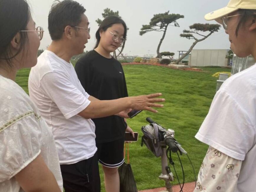 ̽���{ɫ���E����������δ��