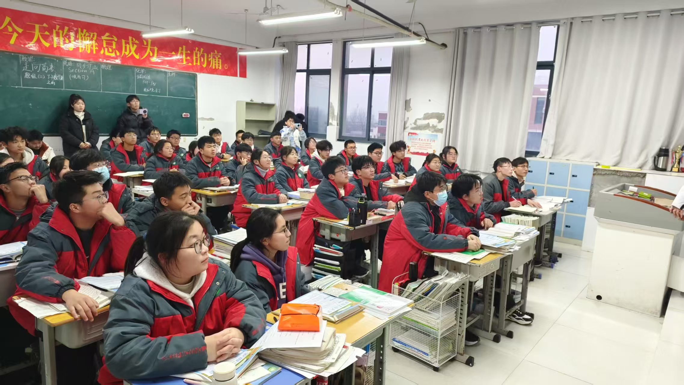 늚�W(xu��)�ӷ����l(xi��ng)���ж�ĸУ�У�����ഺ��