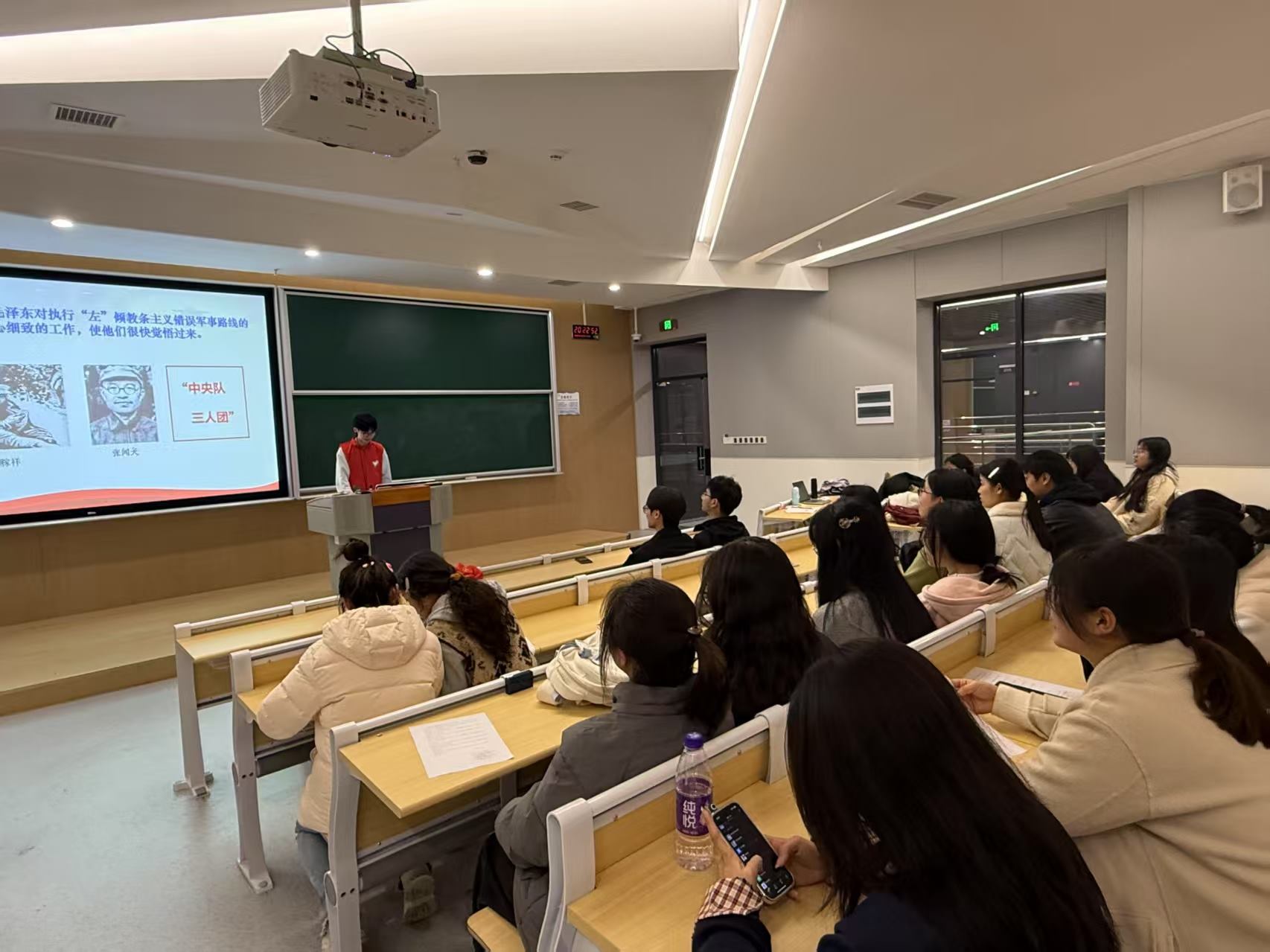 ���մ�W(xu��)���vʷ��푣��tҫ���x�����x��(hu��)�h����־Ը���v