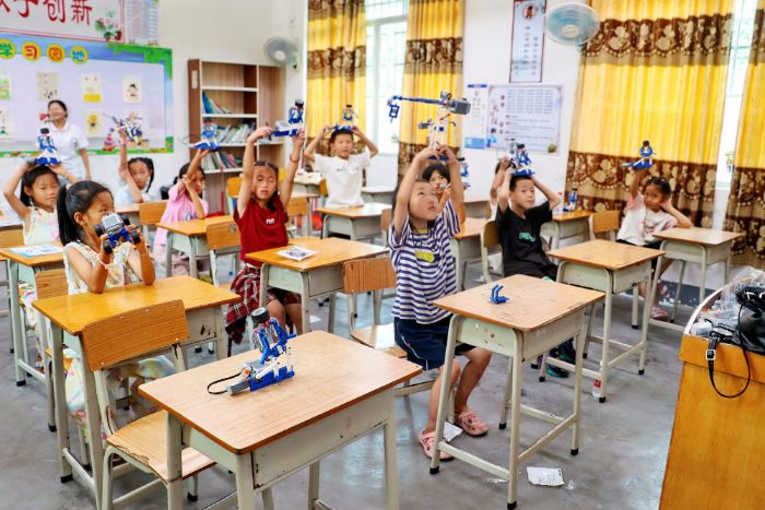 �ഺ�������l У�ع��L���d�����V�|���O�I���g�WԺ���A��·�ϡ�ͻ��꠸��B�� ��ˮ�l�����ഺ���