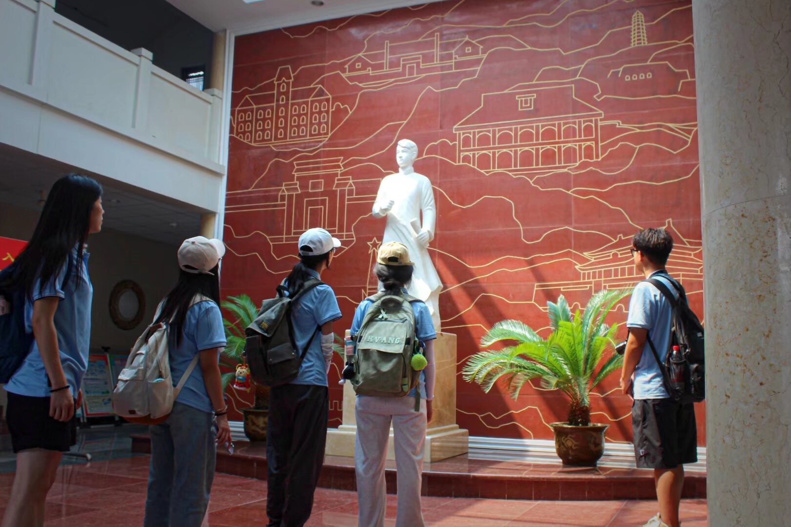 ��a����ɫ�����d·���ഺ�x���һ�̶�����Ϸʹ��I(y��)��W(xu��)����У�^(q��)Ӣ�Zϵ���ܿh�һ�̶�(zh��n)�_չ�l(xi��ng)�����d�������(hu��)��(sh��)�`