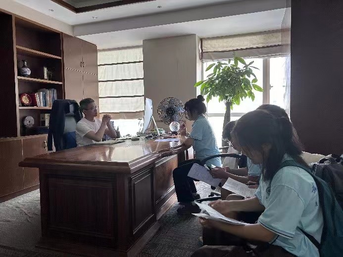 ����W����һ������������ӭ������I��I�\�lչ