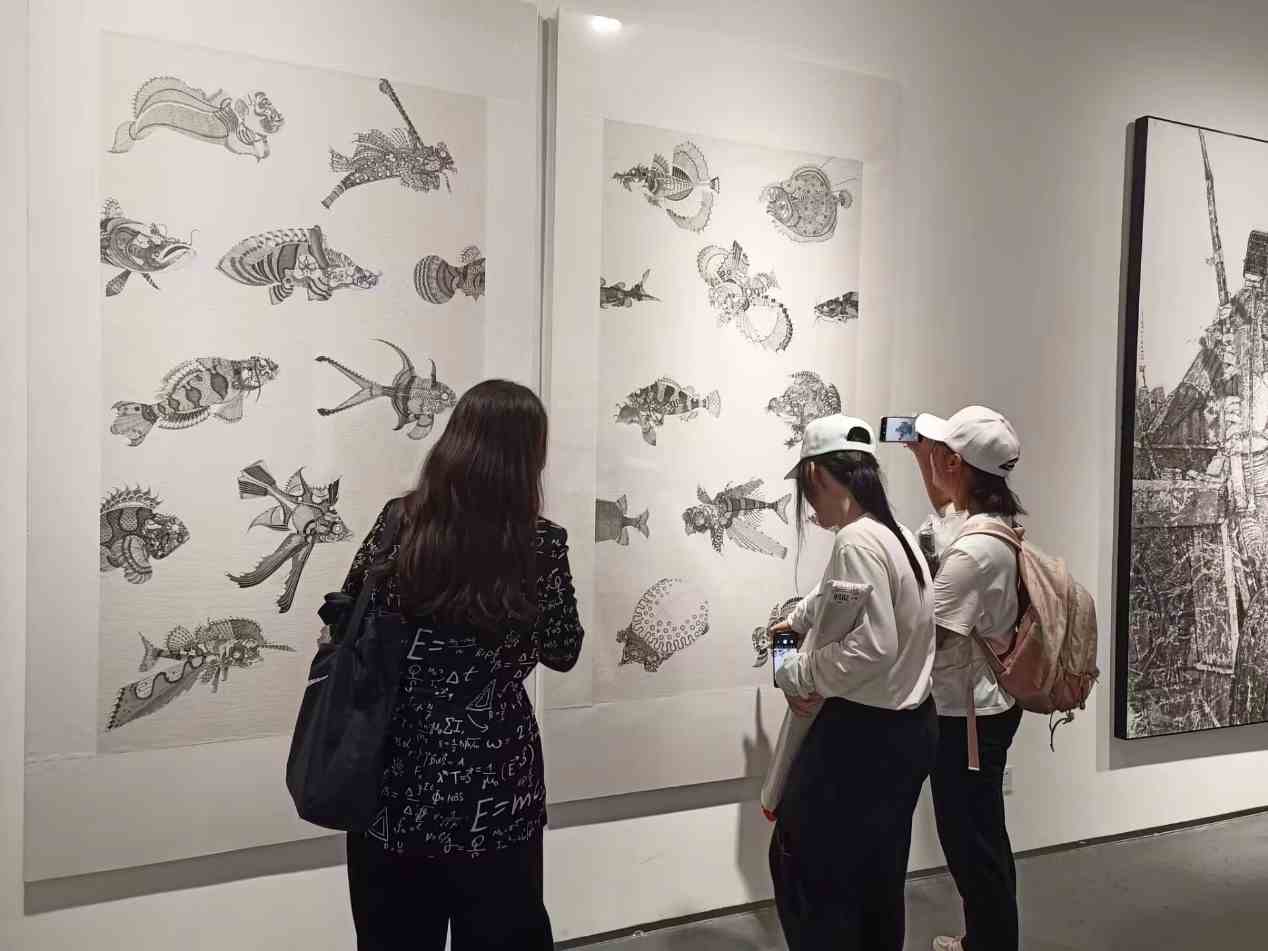 ���Ŵ�W�ӣ���ˇ�g���B�����K����ɫ�����g�����K�����g�^֮��