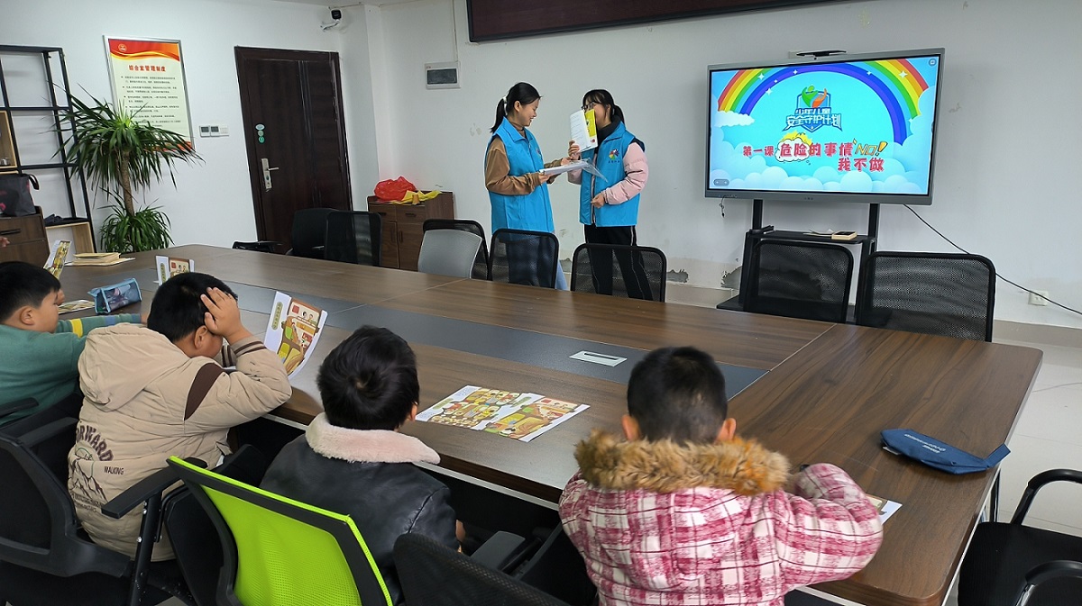 �D��־Ը�ߞ�ͬ�W(xu��)���M(j��n)�а�ȫ֪�R(sh��)���v�����ꝍ�z