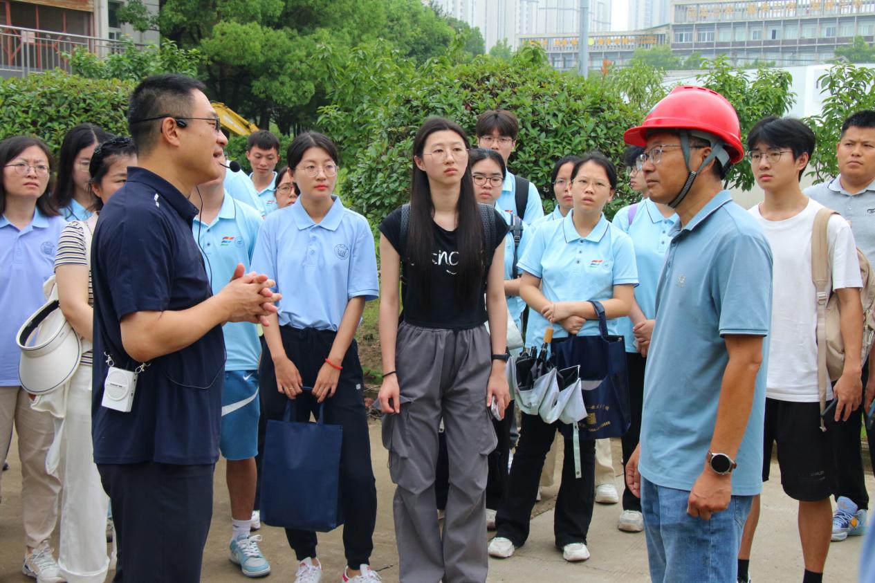 ��У��˼���У����۾Gɫ�����������lչ���B�L��