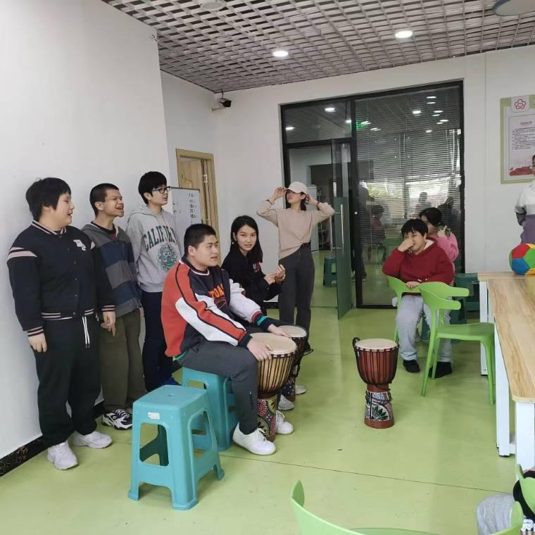 ��������WԺ�๤���ճ��M���_չ��ͯ�����f��־Ը���