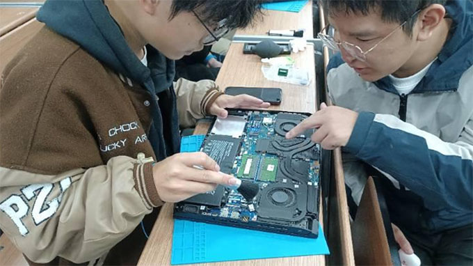 ���ώ�����Ϣ�ƌW�c���̌WԺ�Fί�๤���_չ����X���߉m���x�\ů���ġ�־Ը���ջ��