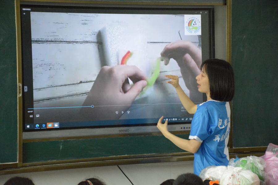 ����ë�����ᴩ�ƺ��������󡱻�����δ���������ϴ�W(xu��)늚�Ժ���ҫ��ԭ��(m��ng)�����m(x��)�����顱��ɫ�n��չʾ