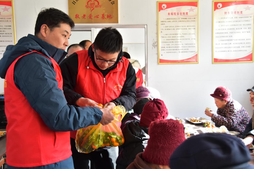 ����ʳ��ů���ģ����˰���Ц�_�