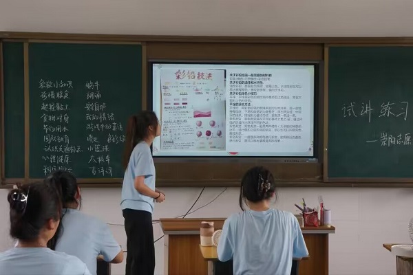 ��ꖴ�ί����ӛ�����һ��У֧�����С���r�����͜�ů��