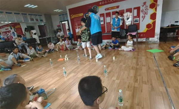 ͯ��ǰ·���ښg�����I�򡰾���ɽ������