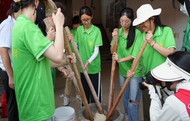 �����Ƽ�������W���t�Tͬ�ġ�������`��f��h��ɫ�Ļ��c�F���r�I�Ƽ�̽��֮�ÈA�M��Ļ