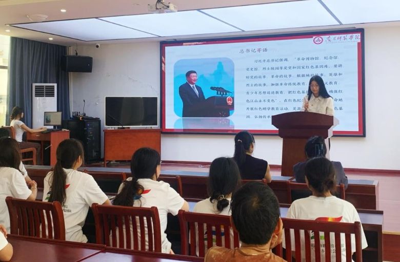 �ϲ������WԺ�R��˼���x�WԺ����퍂��t����ů���ġ����`ꠣ���퍂��t���lҰ����ϵ�������ഺ