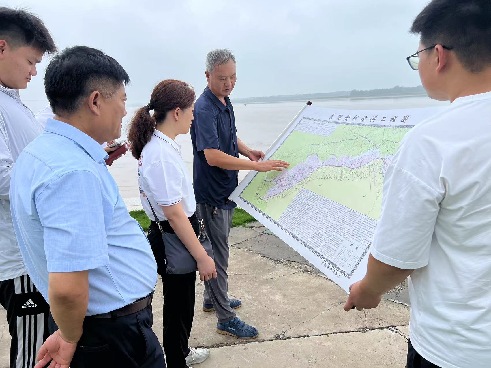 ɽ���S���ഺ������������ĸ�H��