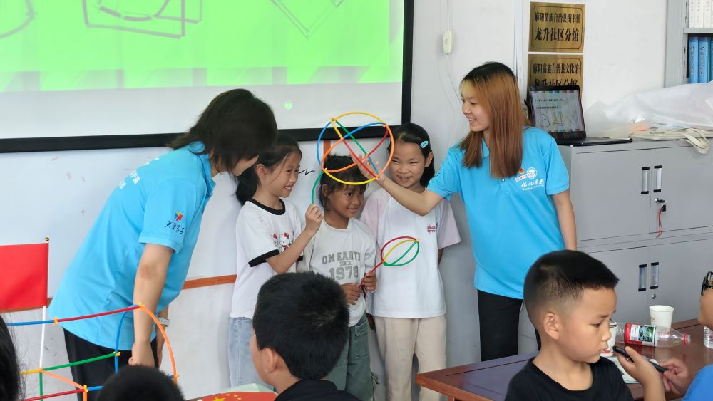 �ѻ��W(xu��)Ժ��������־Ը����(w��)�F(tu��n)�������܄�(chu��ng)���n�ã�־Ը�h(hu��n)���Є�(d��ng)