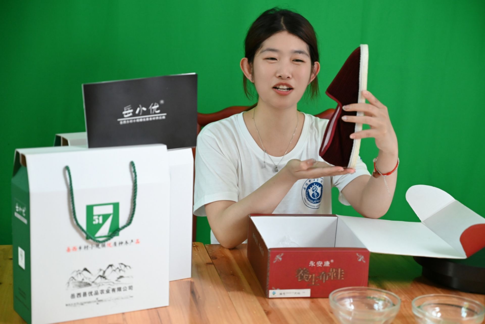 ��ȡ���m���㣬����������ɫ