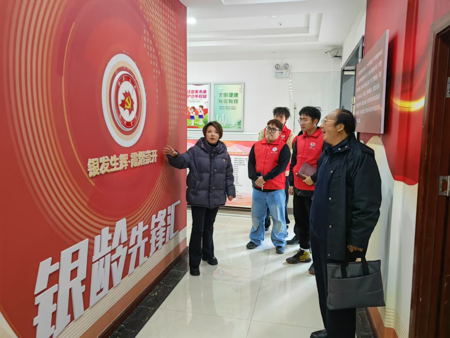 "н��Ⱦ�����������|·��"��ͨ�����W(xu��)Ժ������ů��"�F(tu��n)�(du��)��W(xu��)���������(hu��)��(sh��)�`���(d��ng)