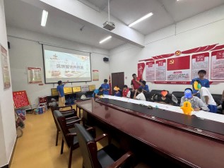 ���M���ϸ���Ժ�������l(xi��ng)־Ը���cͯ�Ĺ��L��ů����