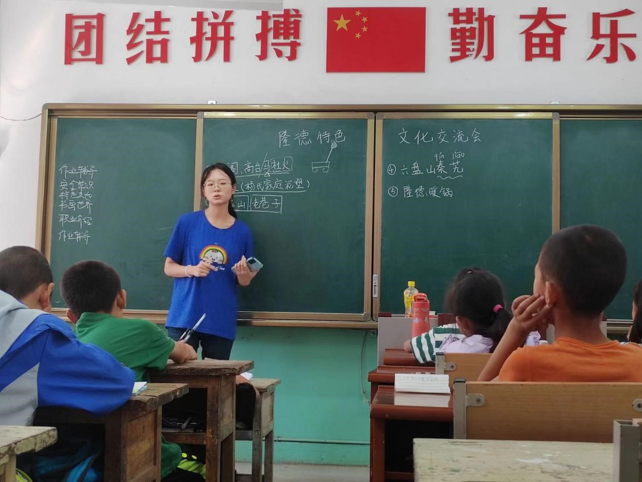 ¡����ɫ�Ļ�������������Խ�Ž�Ă���֮��