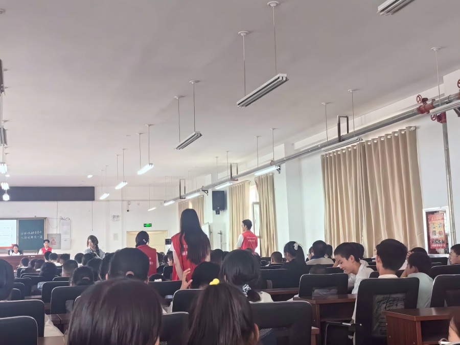 �Ժ���֮��мtɫ���� ���`�F�ƄӐۇ������������