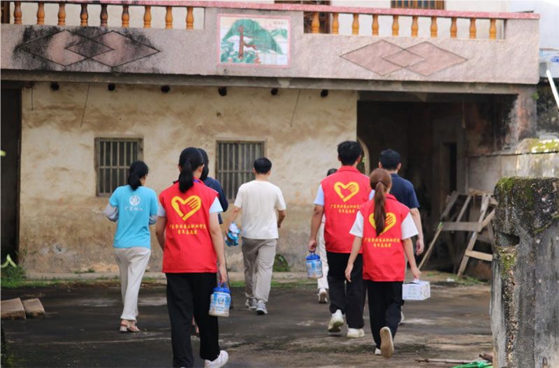 �۾۰�ǧ�f��������ȫ�ۡ����V�|ʳƷˎƷ�I(y��)�W(xu��)Ժ���Ԕ�(sh��)�x�ǣ������l(xi��ng)�塱��ǧ�f����ͻ������l(xi��ng)ο��÷��ˮ��(z��i)����Ⱥ��