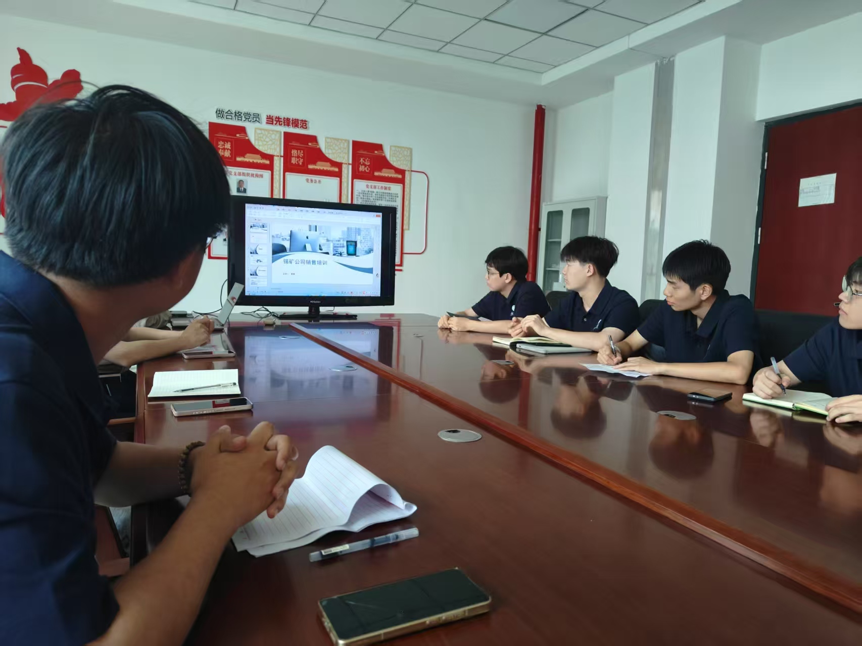 ���������h�����M�N��һ������aú̿�Ј����}��